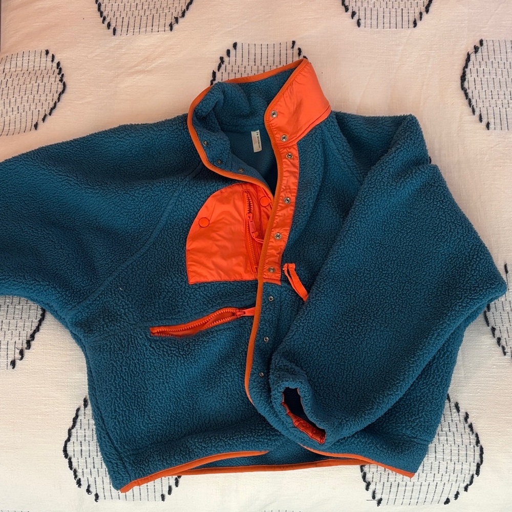 Free People hit the slopes fleece size small